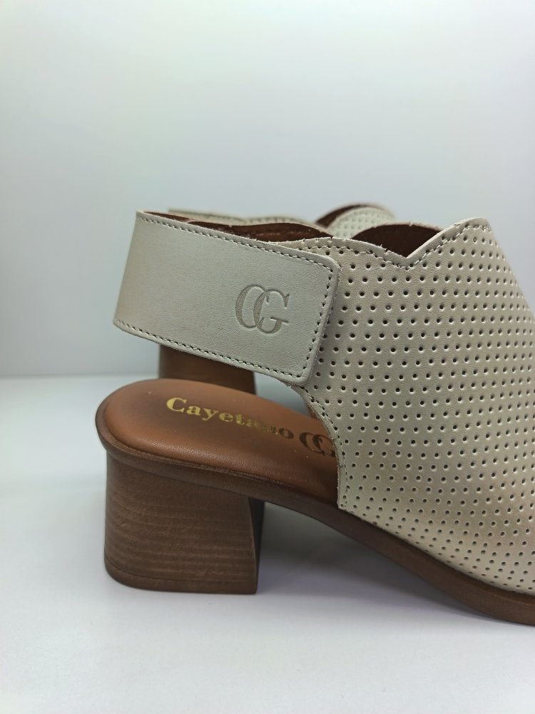 SANDALIA BOTIN MUJER COLOR BEIG CALADO PIEL - Image 3