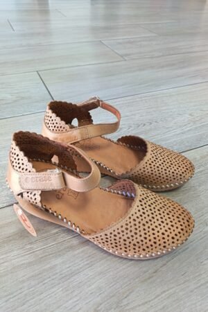 ZAPATO SANDALIA PARA MUJER CALADO CON CUÑA EN PIEL