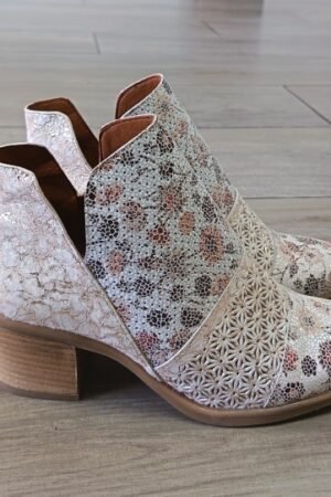 BOTIN PARA MUJER DE PRIMAVERA CALADO EN PIEL